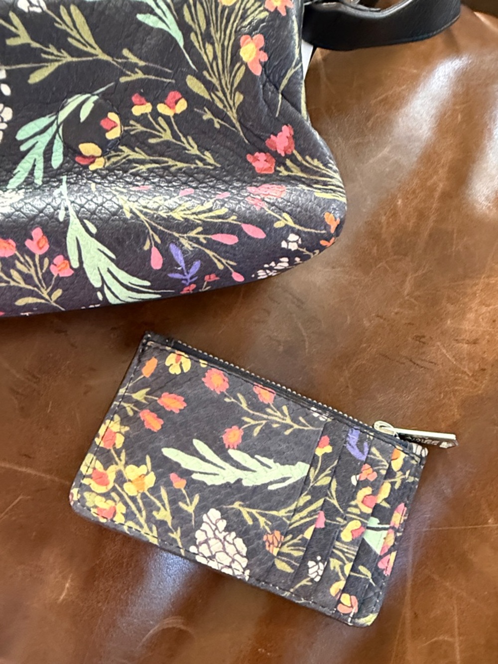 Aimee Kestenberg NWT Preston novelty mini floral bag with coin purse - Picture 7 of 7